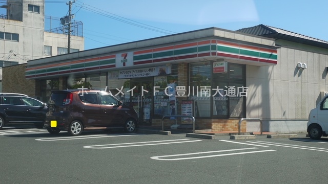 コンビニ　セブンイレブン豊橋飯村南4丁目店（コンビニ）まで701m