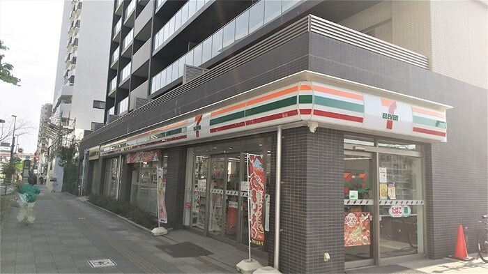 コンビニ　セブンイレブン 扇大橋駅前店（コンビニ）まで604m