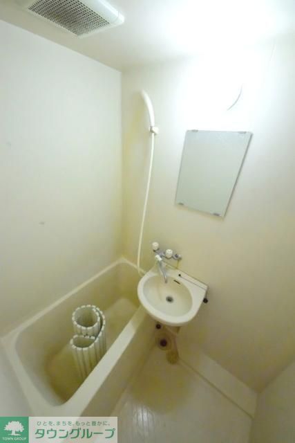 バス・シャワールーム　お風呂場に洗面台ついてます