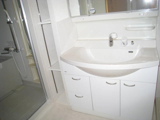 洗面設備　同物件別号室のものです。