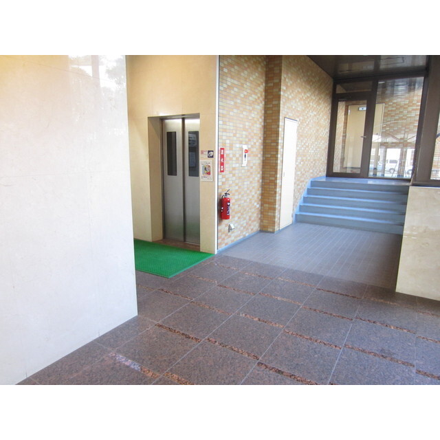 エントランス　エレベーター