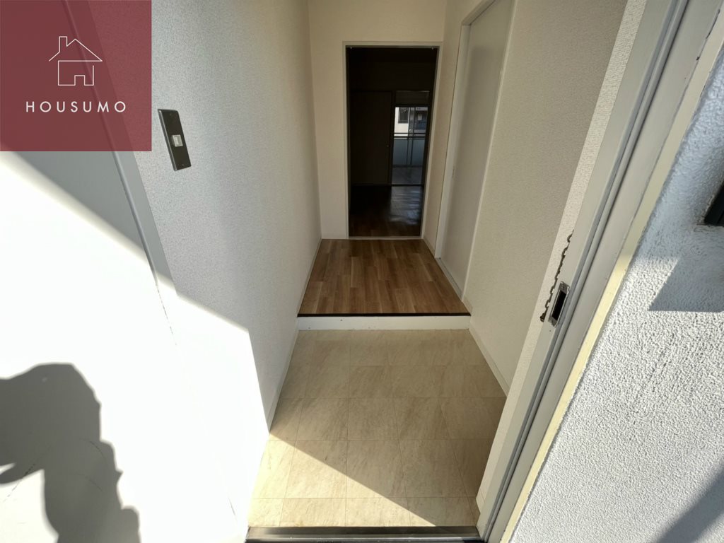 玄関　同施工会社・同型モデルの室内です。（参考写真・イメージ写真）