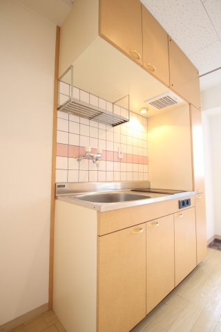 キッチン　コンパクトなキッチンで掃除もラクラク