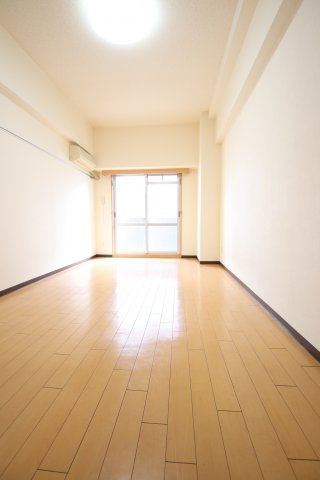 居室・リビング　ゆったり過ごせる居間です