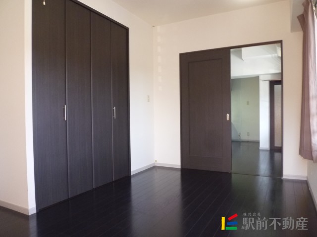 居室・リビング　白黒モノトーンのお部屋