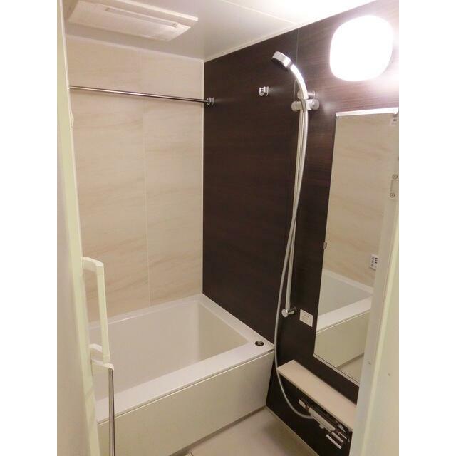 バス・シャワールーム　Dタイプ2015年3月撮影 同タイプ1005号室の写真です。