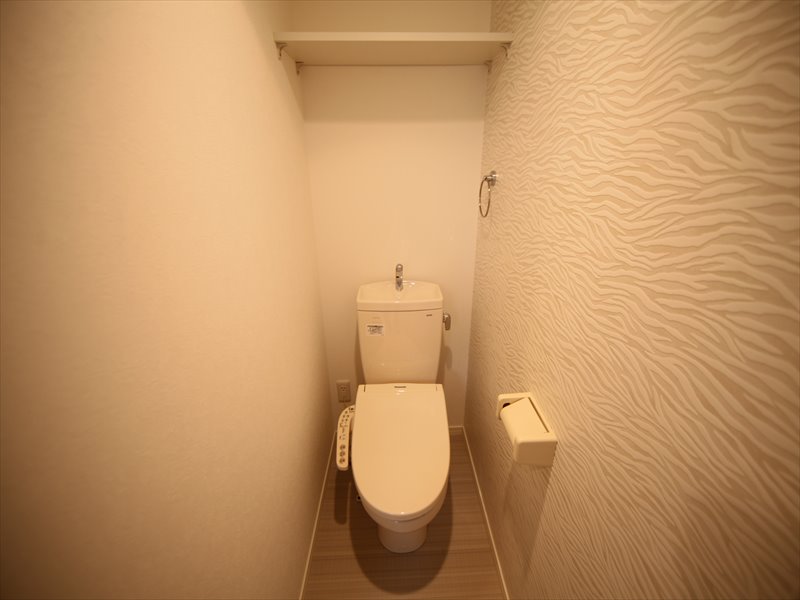 トイレ　ウォシュレット付き