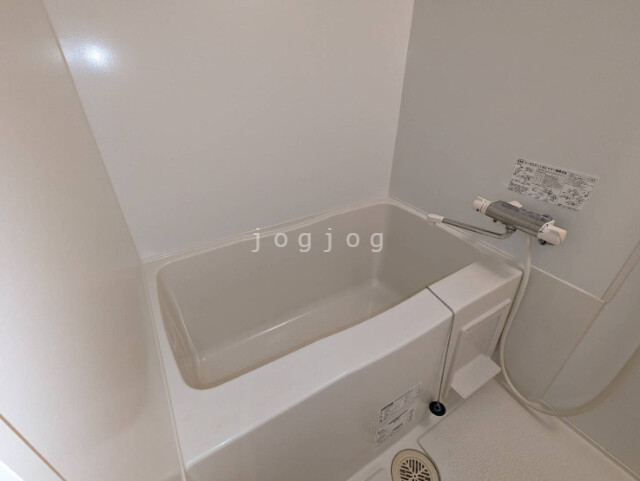 バス・シャワールーム　サーモスタット混合栓を採用しています。