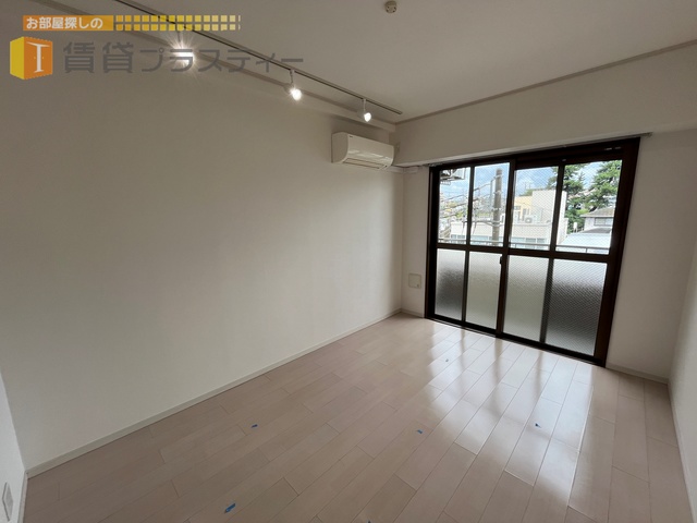 居室・リビング　ダウンライトがおしゃれな印象