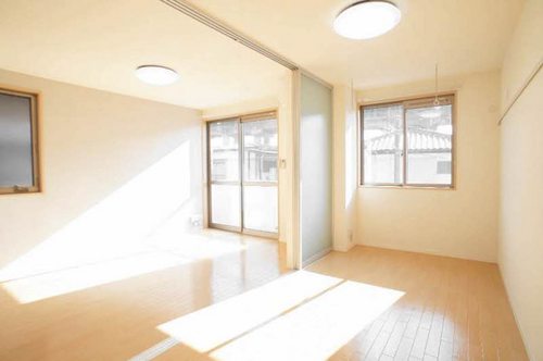 その他部屋・スペース　LDKと洋室の間のスライディングスクリーンは開閉可能です。