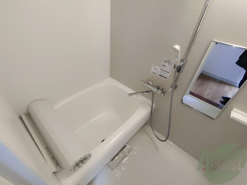 バス・シャワールーム　綺麗な浴室です。１日の疲れを癒すのに最適ですね。