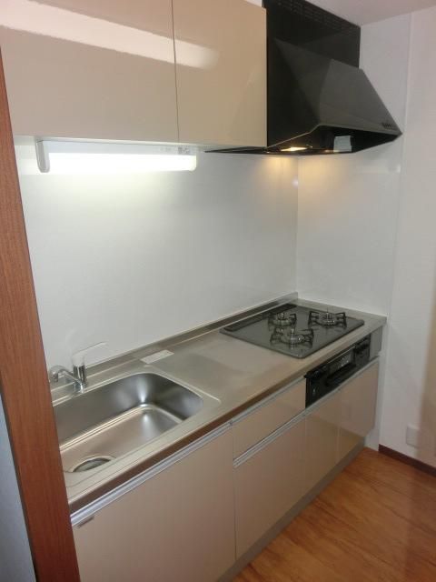 キッチン　使いやすい３口システムキッチン