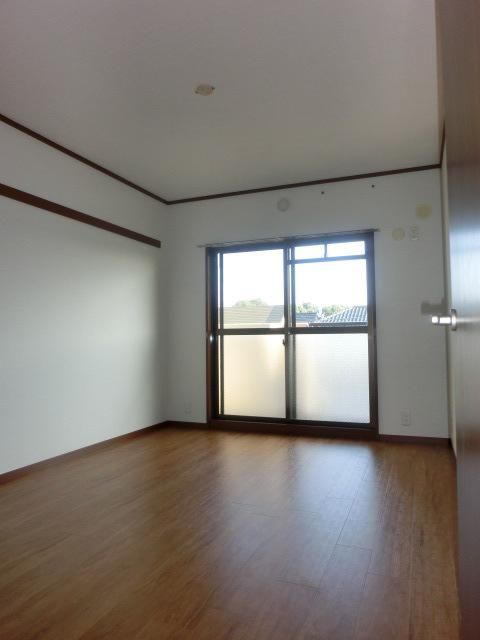 居室・リビング　収納がある洋室