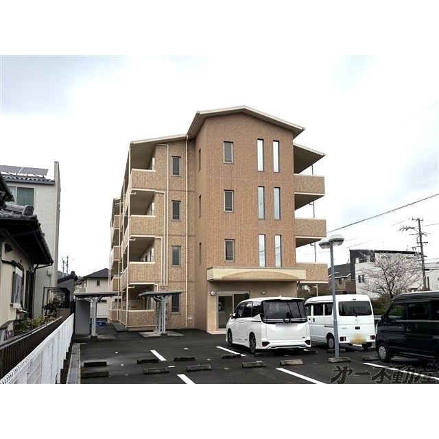 エントランス　建物外観