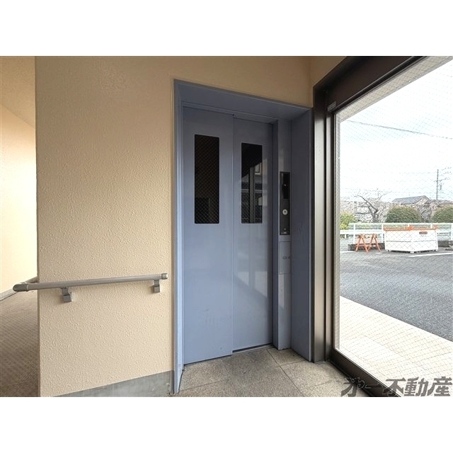 ロビー　エレベーター