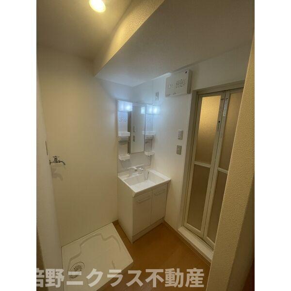 洗面設備　内装は別部屋の参考写真です。