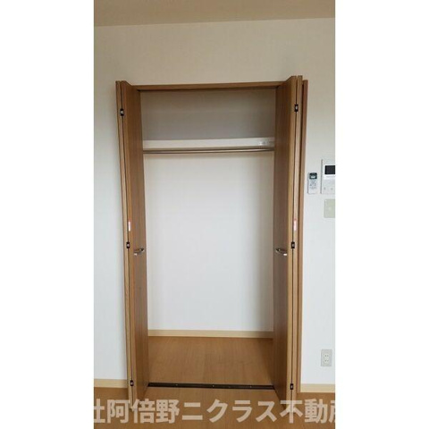 収納　内装は別部屋の参考写真です。