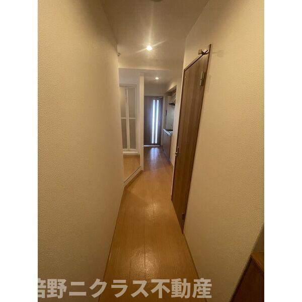 玄関　内装は別部屋の参考写真です。