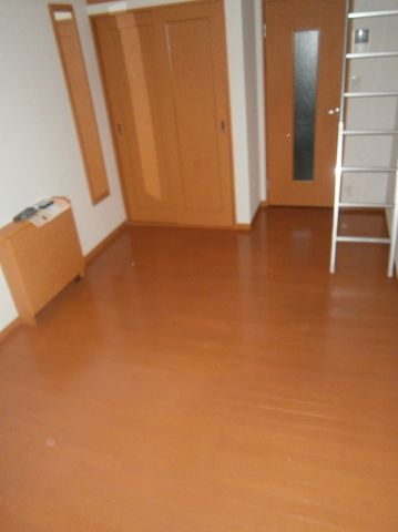 居室・リビング　★１階の部屋の場合は居室の床がフローリングになります