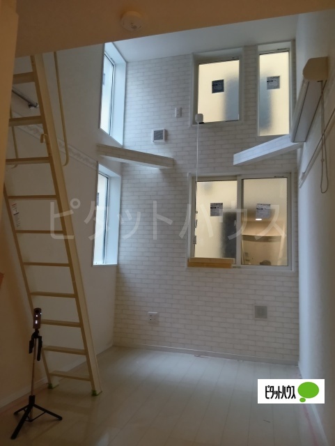 居室・リビング　建築中の画像です