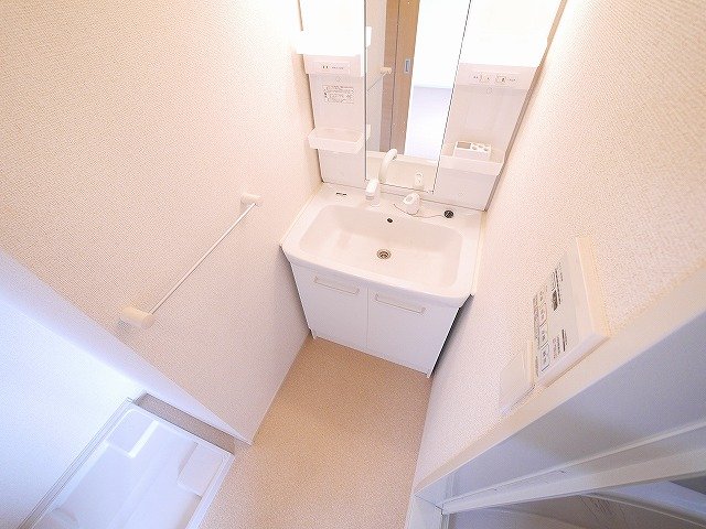 洗面設備　機能性に優れた洗髪洗面化粧台です