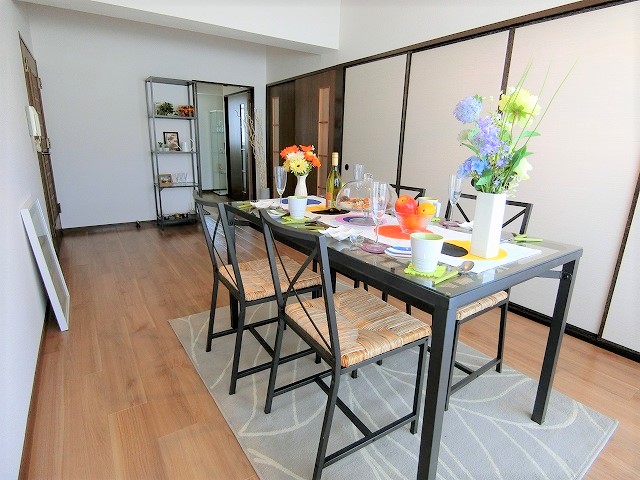 居室・リビング　別のお部屋のモデルルームになります。※現況優先