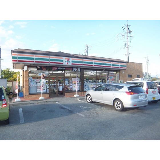 コンビニ　セブンイレブン南高田店（コンビニ）まで725m