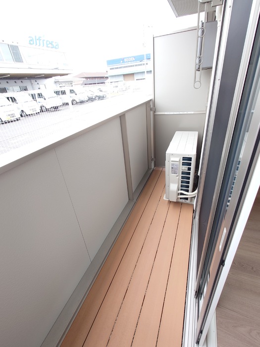 バルコニー　暖かな日差しのふりそそぐバルコニー