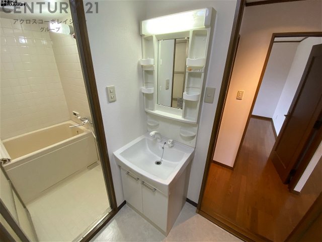 洗面設備　独立洗髪洗面台付き！