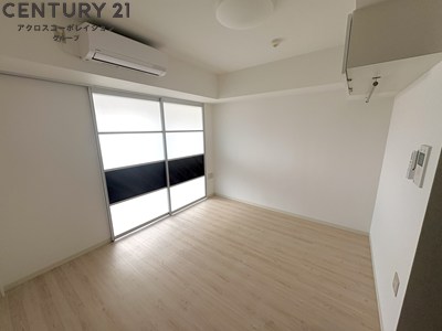 居室・リビング　エアコン・照明付きの洋室です♪