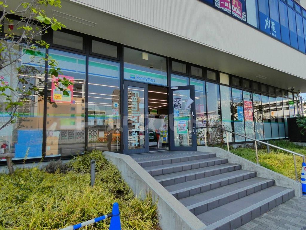 コンビニ　ファミリーマートポンテポルタ千住店（コンビニ）まで290m