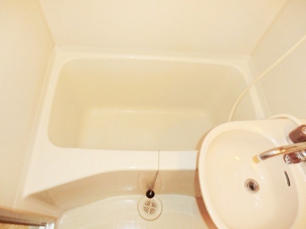 バス・シャワールーム　シンプルで機能的なユニットバスです♪