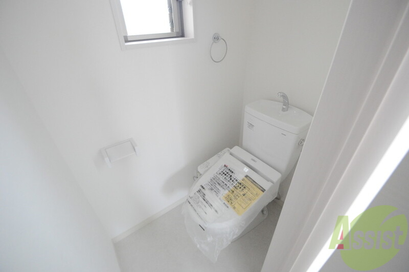 トイレ　うれしいウォシュレット完備。心地よい空間です。