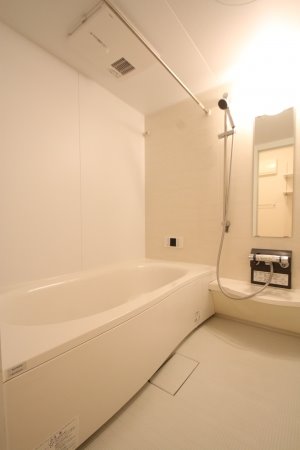 バス・シャワールーム　同型タイプ参考写真。