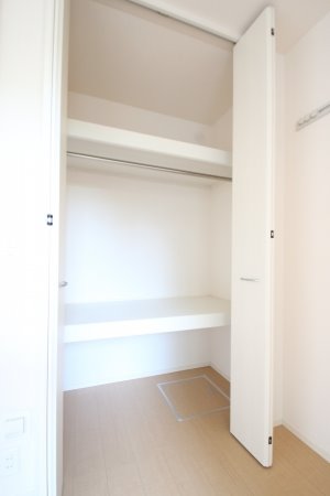 洗面設備　同型タイプ参考写真。