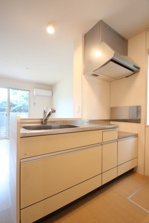 キッチン　同型タイプ参考写真。