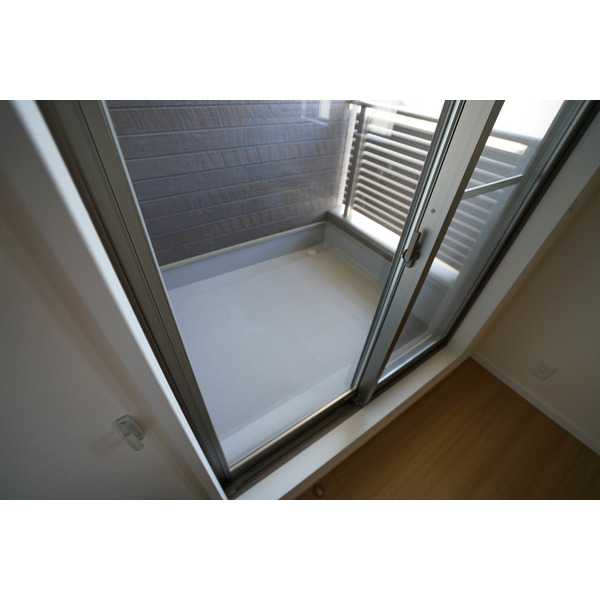 バルコニー　同じ建物の別のお部屋