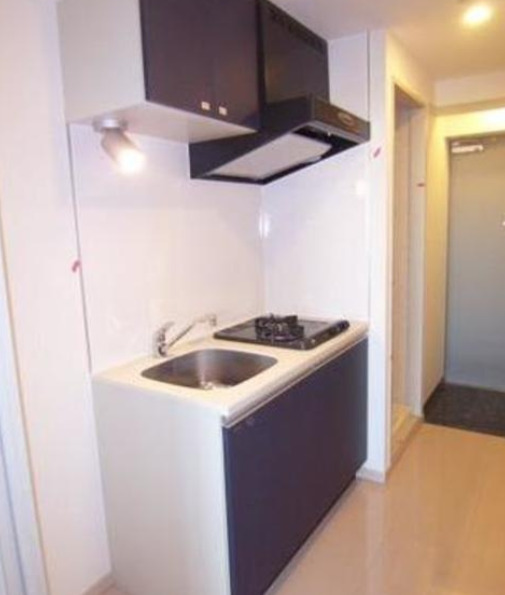 キッチン　コンパクトなキッチンで掃除もラクラク※写真は同一建物の標準的