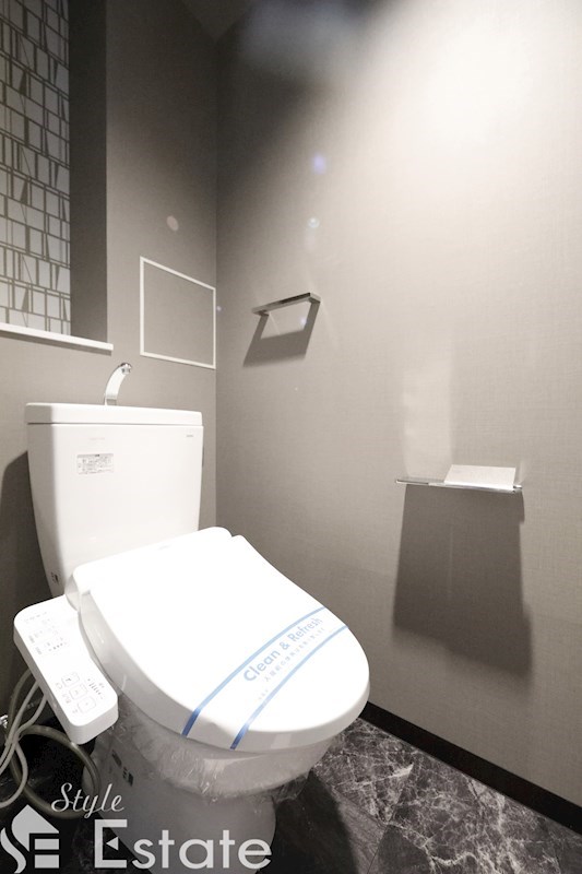 トイレ　温水洗浄便座