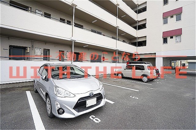 駐車場　車をお持ちの方に嬉しい駐車場付きの物件です