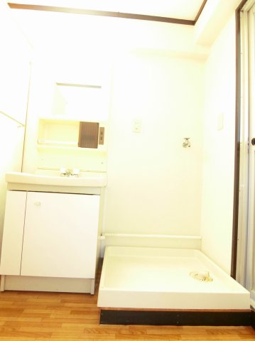 洗面設備　スペースが確保できる洗面所です