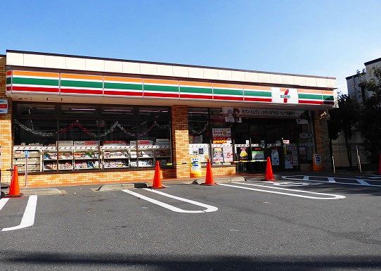 コンビニ　セブンイレブン 世田谷経堂3丁目店（コンビニ）まで315m