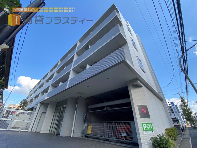 建物外観　駅からの帰り道にはおいしいお店がいっぱいですよ。