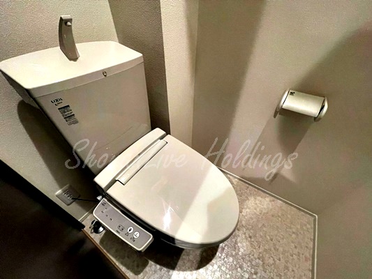 トイレ　温水洗浄便座付き♪