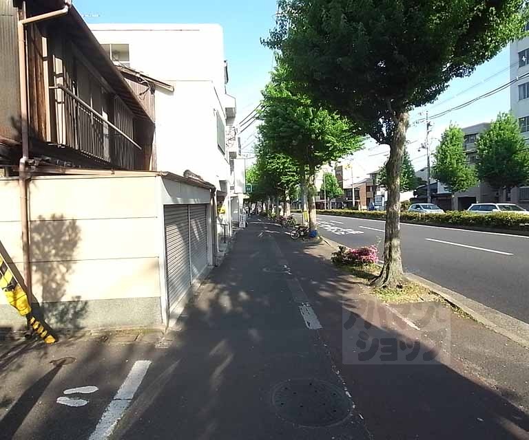 その他　前面道路です。
