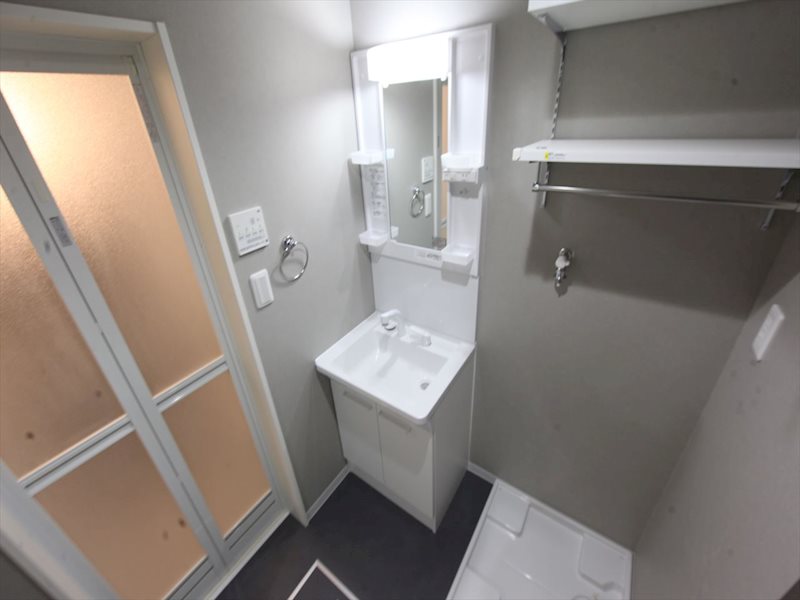 洗面設備　脱衣所　独立洗面台（シャンプードレッサー付）