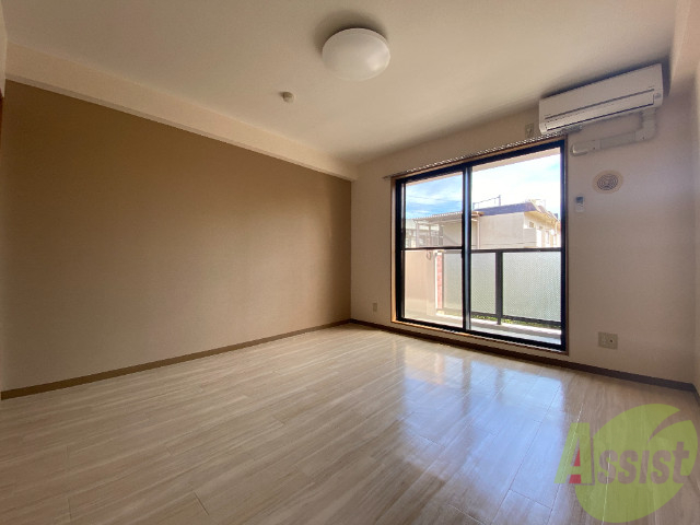 居室・リビング　綺麗なリビングです。家具を何を置くか迷いますね！