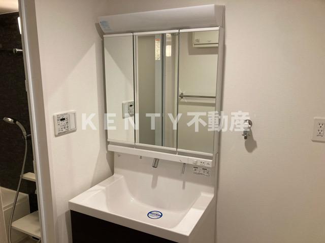 洗面設備　スペースが確保できる洗面所です