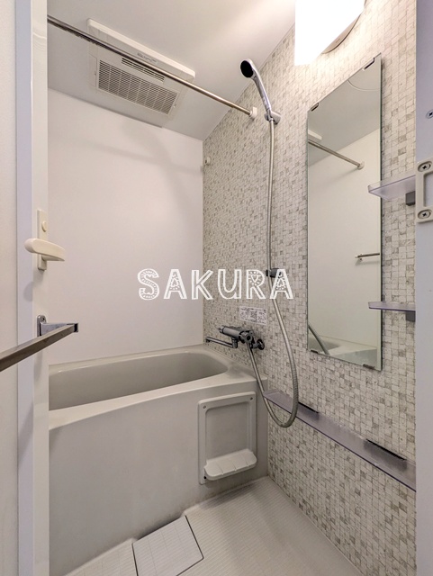 バス・シャワールーム　雨の日でも安心の浴室乾燥機付きです♪