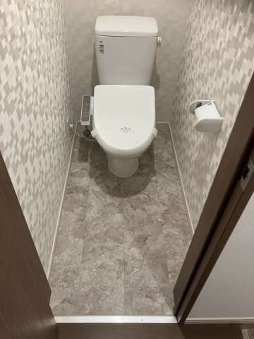 トイレ　※同タイプの別の部屋の写真です。